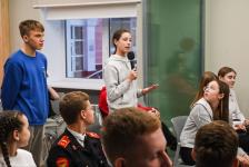 Участник программы "Время героев" Виктор Квасов пообщался с тюменскими школьниками Участник программы "Время героев" Виктор Квасов пообщался с тюменскими школьниками