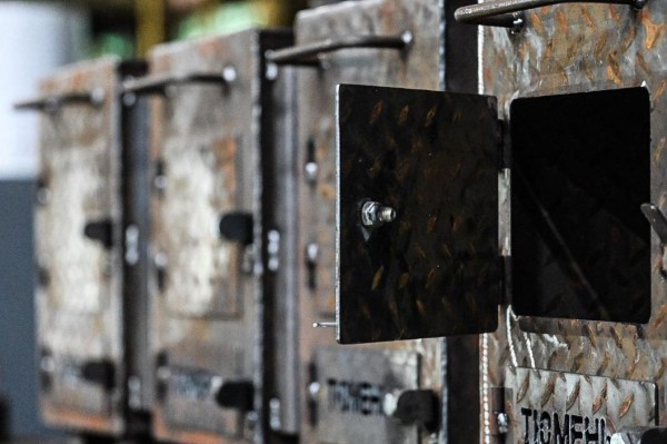 Более 100 печей-буржуек сделали для отправки бойцам СВО на заводе в Тюмени