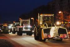 В новогоднем  кортеже жителям Тюмени показали технику флагманов российского машиностроения