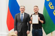 Губернатор Тюменской области отметил благодарностями журналистов "Тюменской линии" Губернатор Тюменской области отметил благодарностями журналистов "Тюменской линии"