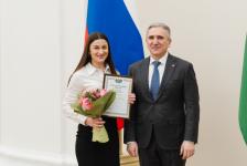 Губернатор Тюменской области отметил благодарностями журналистов "Тюменской линии" Губернатор Тюменской области отметил благодарностями журналистов "Тюменской линии"