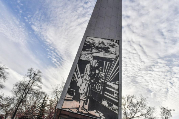 Александр Моор поздравил жителей Салехарда с присвоением звания "Город трудовой доблести"