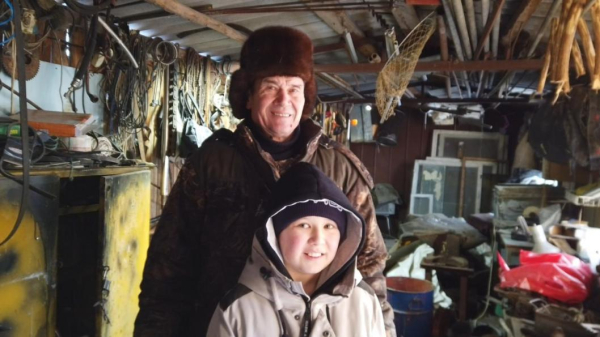 Житель Тюменской области Николай Семенов и его внук Степан помогают бойцам СВО Житель Тюменской области Николай Семенов и его внук Степан помогают бойцам СВО