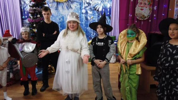 В Тюменской области команда "Елки желаний 72" поздравила детей из многодетных семей