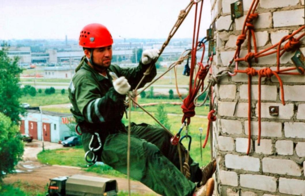 Александр Моор поздравил областную службу экстренного реагирования с 25-летием