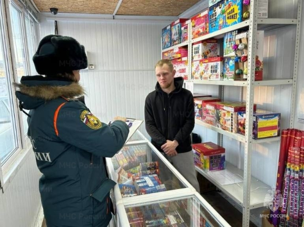 МЧС напоминает жителям Тюменского района о правилах использования пиротехники