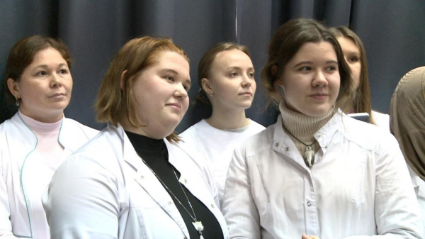 Учащихся Тюменского медколледжа поздравили с Днем студента 
