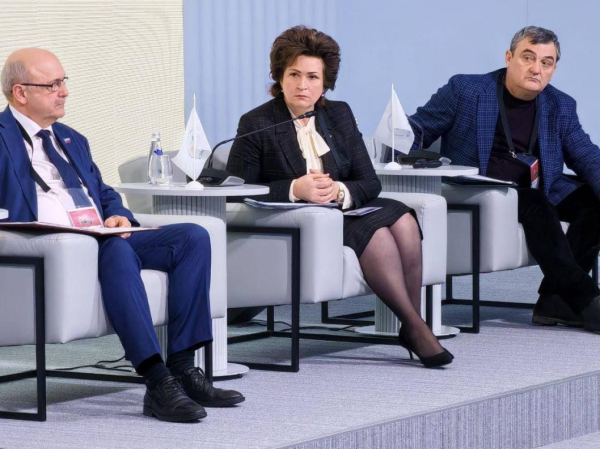 Создать фонд лучших практик представительных органов муниципальных образований предложила председатель Тюменской городской думы Светлана Иванова