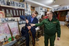 Участник программы "Время героев" Виктор Квасов познакомился с работой тюменского казачества