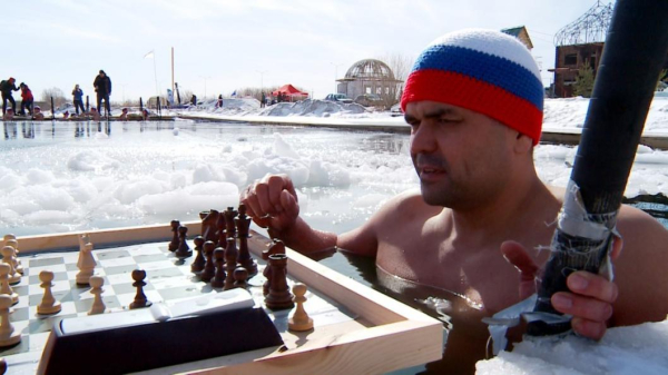 Тюменский блиц-турнир по шахматам в ледяной воде признали "Главным рекордом 2024 года"