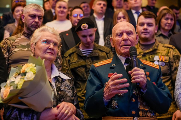 Ветеран Великой Отечественной войны станцевал с супругой на открытии Года героев в Тюменской области