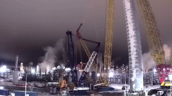Ректификационную колонну установили на строящемся заводе ДГП-2 СИБУРа в Тобольске