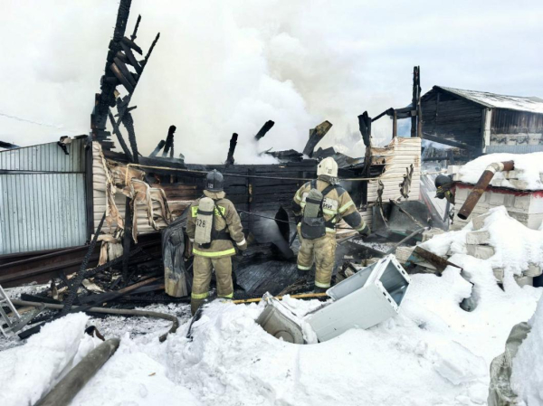 Жизни двух человек унес пожар в Тобольске Жизни двух человек унес пожар в Тобольске
