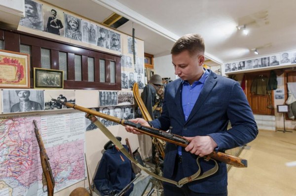 Участник программы "Время героев" Виктор Квасов познакомился с работой тюменского казачества