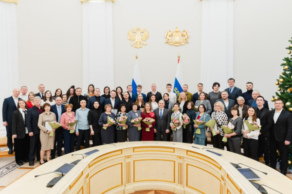 Губернатор Тюменской области отметил благодарностями журналистов "Тюменской линии" Губернатор Тюменской области отметил благодарностями журналистов "Тюменской линии"