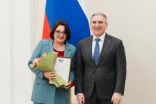 Губернатор Тюменской области отметил благодарностями журналистов "Тюменской линии" Губернатор Тюменской области отметил благодарностями журналистов "Тюменской линии"