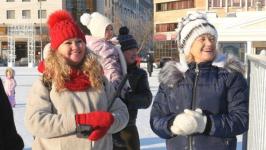 Конкурс и забег среди Снегурочек прошел на площади 400-летия Тюмени