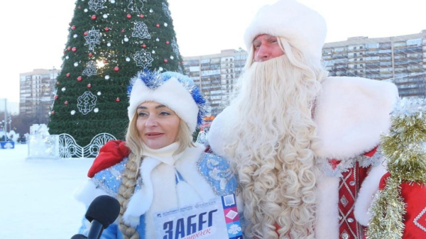 Конкурс и забег среди Снегурочек прошел на площади 400-летия Тюмени