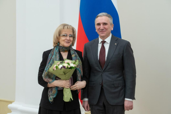 Губернатор Александр Моор вручил госнаграды 55 жителям области