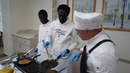 В Тюмени провели мастер-класс по приготовлению блинов для гостей из Чада