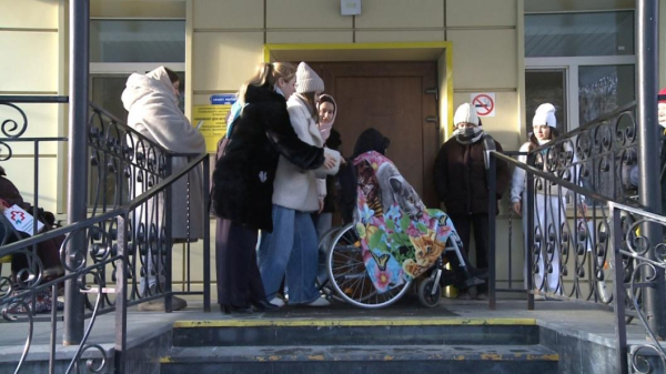 Пледы и носки для прогулок подарили ветеранам войны и труда студенты Тюменского медколледжа