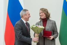 Губернатор Александр Моор вручил госнаграды 55 жителям области