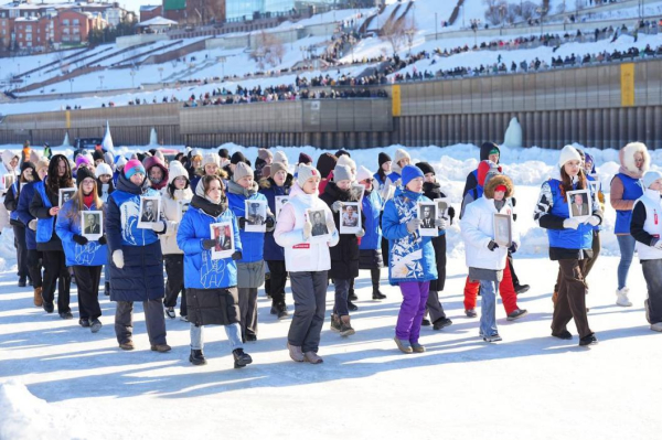 "Бессмертный полк" прошел на #СпецоперацииЛед в Тюмени