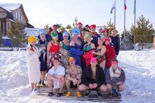 В Тюмени впервые в мире испекли 224 блина в проруби В Тюмени впервые в мире испекли 224 блина в проруби