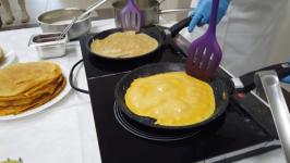 В Тюмени провели мастер-класс по приготовлению блинов для гостей из Чада