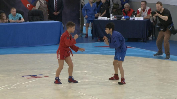 Новую традицию ввели в Тюмени на чемпионате по самбо