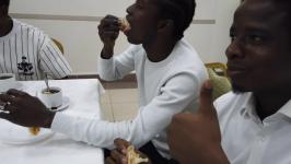 В Тюмени провели мастер-класс по приготовлению блинов для гостей из Чада