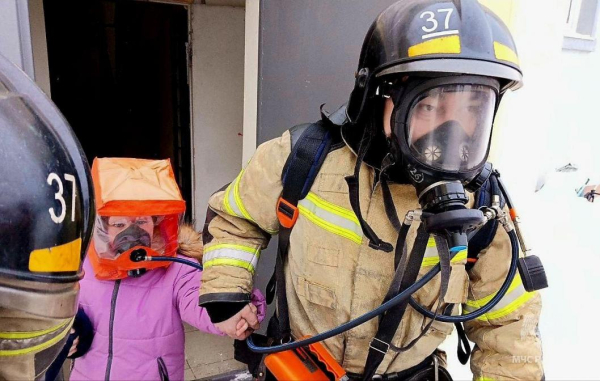 В Тобольске спасли четырех человек из горящей квартиры 