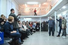 Притчи питерского художника Олега Яхнина представили в Тюмени