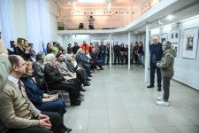 Притчи питерского художника Олега Яхнина представили в Тюмени