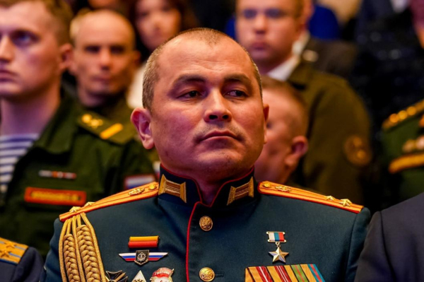 Александр Моор поздравил Героя России Рустама Сайфуллина с личным праздником 