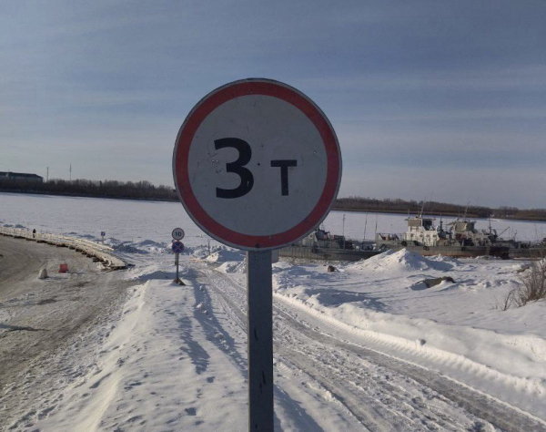 На ледовой переправе через р. Иртыш в с. Уват снизили грузоподъемность