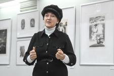 Притчи питерского художника Олега Яхнина представили в Тюмени