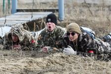 Школьники и студенты Тюменской области проходят военно-спортивную игру на полигоне ТВВИКУ Школьники и студенты Тюменской области проходят военно-спортивную игру на полигоне ТВВИКУ