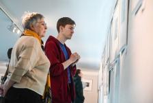 Притчи питерского художника Олега Яхнина представили в Тюмени