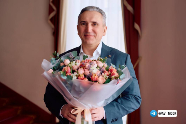 Александр Моор поздравил жительниц региона с Международным женским днём 