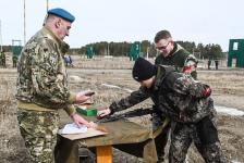 Школьники и студенты Тюменской области проходят военно-спортивную игру на полигоне ТВВИКУ Школьники и студенты Тюменской области проходят военно-спортивную игру на полигоне ТВВИКУ