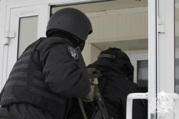 Полицейские и ОМОН проверили ночные заведения Тюмени