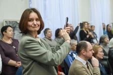 Притчи питерского художника Олега Яхнина представили в Тюмени