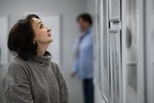 Притчи питерского художника Олега Яхнина представили в Тюмени