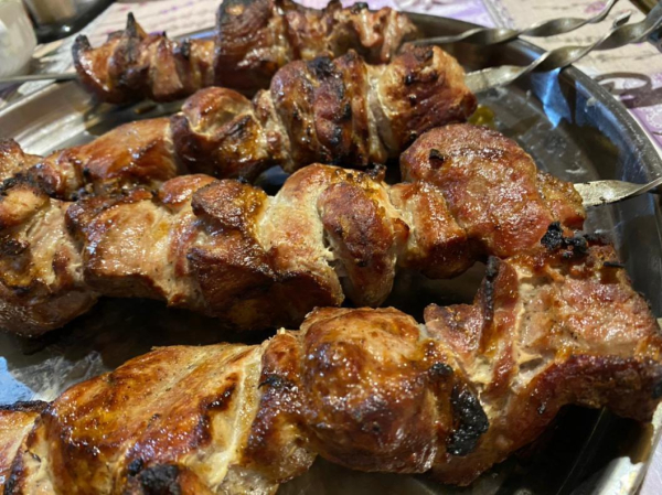 В четырех тюменских шашлычных выявили мясо неизвестного происхождения