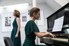 Притчи питерского художника Олега Яхнина представили в Тюмени