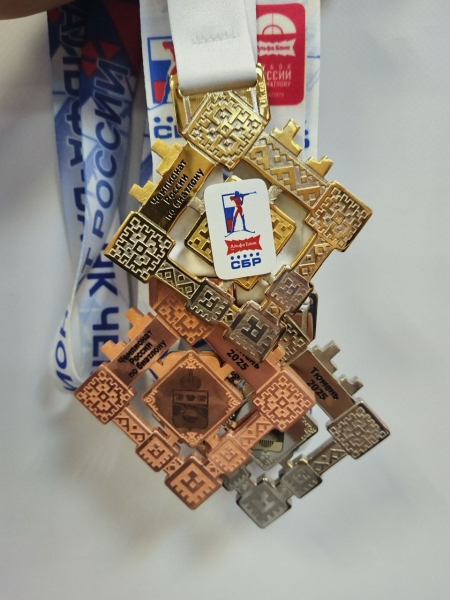 Медали чемпионата России по биатлону представили в Тюмени