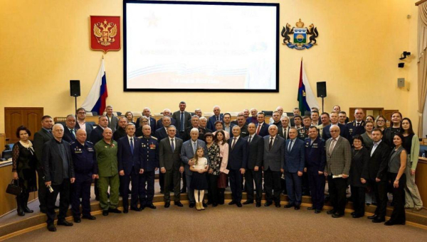 Губернатор Тюменской области поздравил Героя России с 85-летием 