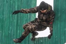 Школьники и студенты Тюменской области проходят военно-спортивную игру на полигоне ТВВИКУ Школьники и студенты Тюменской области проходят военно-спортивную игру на полигоне ТВВИКУ