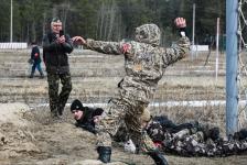 Школьники и студенты Тюменской области проходят военно-спортивную игру на полигоне ТВВИКУ Школьники и студенты Тюменской области проходят военно-спортивную игру на полигоне ТВВИКУ